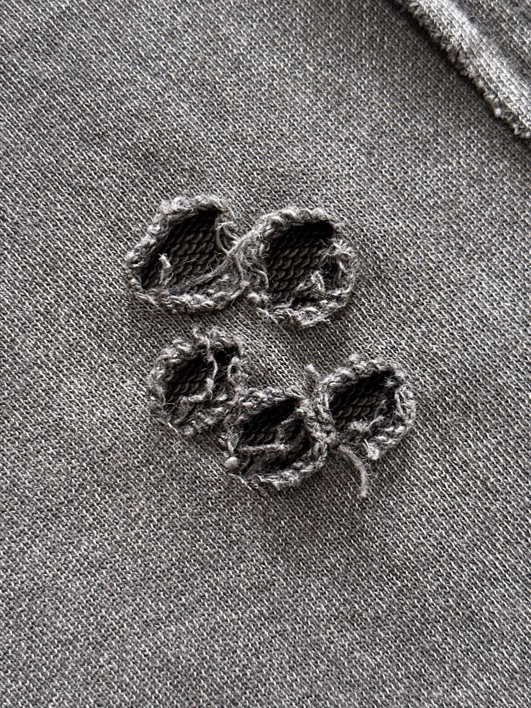 Next day shipment P360 Stone lsland/Stone Island Exclusively launches 25ss autumn and winter new high-quality trousers. Compare real-life details at will. Craftsmanship that ordinary small workshops cannot copy. Top-level ZP development. Unique imported fabric feel. Purely imported German machine production. Precision operation. Ten thousand needle density. A pair of trousers with rich details. You can see the development strength. A full set of new accessories are customized simultaneously. Simple yet elegant. Soft, delicate and comfortable. The upper body is versatile and fashionable. A perfect choice for autumn and winter. A must-have item. Loose fit. Please refer to the size chart when placing an order: S to XL (or state your height and weight when placing an order)